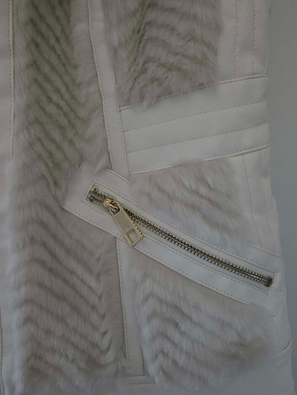GUESS Ivory Faux Fur Moto Vest Faux Leather Zip Y2K Glam M - Picture 4 of 6